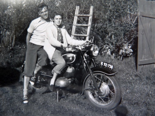 LEIF OG JYTTE PÅ DKW MOTORCYKLEN.